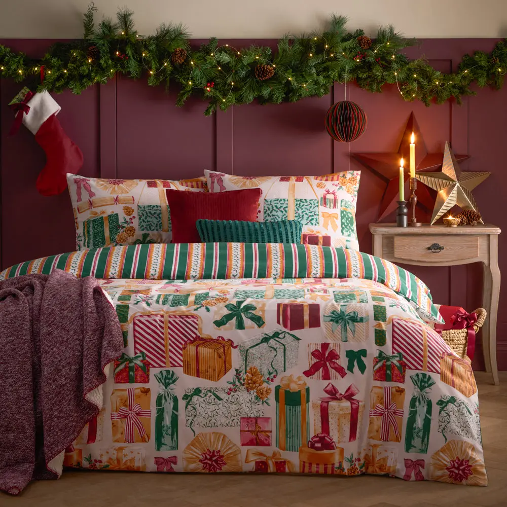 All Wrapped Up Reversible Printed Duvet Cover Set Emerald/Red 1